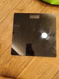 黑色電子體重計