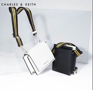 CHARLES &amp; KEITH(小CK)掀蓋式斜背包-白色