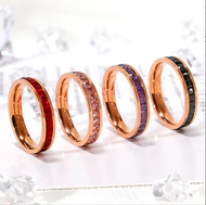 Cincin Wanita Titanium Steel Rose Gold Eternity Band Princess Cut Batu Permata Warna Merah Ungu Pink