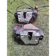 MERCEDES BENZ E-CLASS W211 E320 REAR DOOR LOCK ACTUATOR (2E-3C-F297)