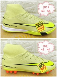 Nike（平底，草地足球鞋）
