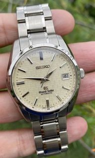 扺玩價🌈早期雙Logo💥 Grand seiko 奶白面 SBGR025(白鈦金屬)，37MM，好新淨，少有大全套。
breitling Sinn pam jaeger zenith GS