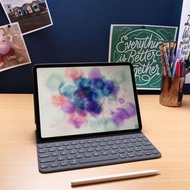 ipad pro 11 2018 64gb wifi w/ keyboard + pen