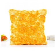 全城熱賣 - 立體玫瑰繡花居家抱枕（金黃色）（尺寸：42*42（含500克磨毛布高彈3維棉芯