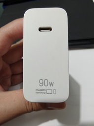 HUAWEI 90W SuperCharge 充電器