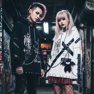 原創龐克風骸骨聖約中性惡魔翅膀連帽外套鐵鍊鐵環扣帶設計JJ2561