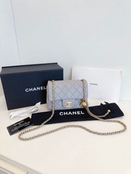 Chanel gold ball mini square 
金球灰色