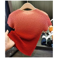 Issey Miyake 2025 Yijia จีบแท้2025ใหม่เสื้อยืดแขนแขนสั้นคอกลมไล่ระดับสี Gulali 2024ฤดูร้อนหญิงอารมณ์