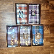 KAIN PELIKAT GAJAH DUDUK MIKA KOTAK