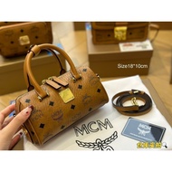 H I G Q U A L T Y Matching Box 
 Differently Small M C Boston Pillow Bag i Want to Discover Street A