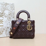 Lady Dior 戴妃包四格徽章肩帶深巧克力色皮革S金扣 2017
