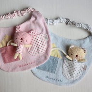 Anano cafe 手握公仔口水肩