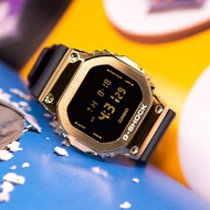 CASIO 卡西歐 G-SHOCK 工業風金屬色電子錶-黑x金 GM-5600G-9