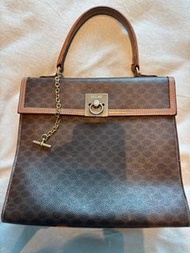 正版正貨 購自日本 稀小款超靚  Celine macadam   老花 Kelly Vintage   陀鏈 ❤ 中古袋 復古袋 古董袋  罕有 上膊   $2888 only