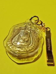 #เหรียญหลวงพ่อรวย #รวย99 (แจกทานปี64) เนื้อทองชุบ พร้อมกรอบกันน้ำ+ที่แขวน แท้100% โค๊ต 282712