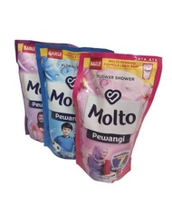 Molto Pewangi Baju Laundry 780ml