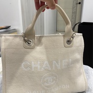 Chanel 小號奶昔白沙灘包