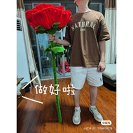 Giant roses are 1m6 tall and 50cm in diameter (maximum order of 2 flowers)