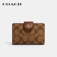 COACH กระเป๋าสตางค์ผู้หญิงรุ่น Medium Corner Zip Wallet In Signature Canvas สีครีม C0082 IME74