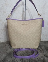 Coach Signature 紫色肩背包