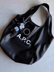 กระเป๋าถือหนัง APC Logo สำหรับผู้หญิง ความจุขนาดใหญ่ กระเป๋าสะพายไหล่ข้างเดียวสำหรับเดินทาง กระเป๋าใ