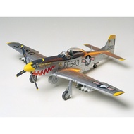 61044 Children's toys: SCALE NORTH AMERICAN F-51D MUSTANG KOREAN WAR aircraft assembly model