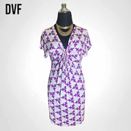 DVF DIANE von FURSTENBERG Silk Floral Dress เดรสแขนสั้นคอวีลายดอกผ้าไหม