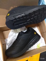 MOFORK超輕防油防滑底半氣墊勁舒適全黑色波鞋