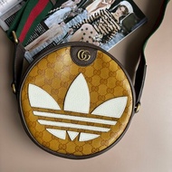 ::GUCCI:: adidas x GUCCI GG緹花肩背包 圓餅斜背包