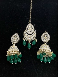 EVINCO JEWELRY GOLD PLATED KUNDAN AND BEADS JHUMKI EARRINGS WITH MAANG TIKKA PINK