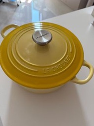 Le Creuset 黃色圓形鑄鐵鍋