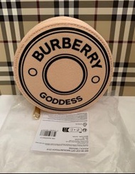 Burberry 圓餅飾品收納包🙋Burberry 贈禮；可兩側自加扣環斜背⋯（如圖！）