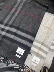 Burberry 格紋羊絨圍巾