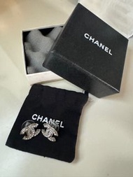 經典銀色CC Logo Chanel  閃石耳環