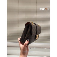 F First Layer Cowhide 
24 New ictoire Bag 1 Super Handsome Cool Style
Ictoire Handsome Line Show Sty