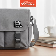 Alphabet Pin Badge Brooch - Enamel Fashion Jewelry Gift for Friends  Pin Lencana Abjad - Perhiasan F