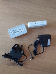 $5 半賣半送  extra one D-Link 5-Port DES-1005A 10/100 switch