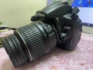 Nikon D5000 lens 18-55mm with charger memory card