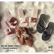 Sandals shoe/ ADA defects and size RANDOM Size 31-45 (RANDOM BS SAME SIZE)