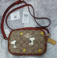 Coach x peanuts 斜揹相機包