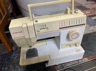 【吉兒二手商店】SINGER 勝家 縫紉機 附腳踏板