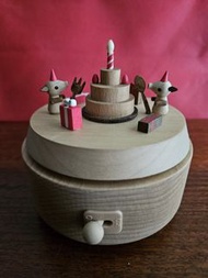全新台灣Wonderful Life 木製音樂盒 小豬生日派對Music box