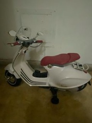 vespa 946兒童電動車（請自取，台北大安區）