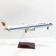 Boeing B737 20cm ควบคุมด้วยเสียง ต้นแบบเครื่องบินลำเลียง ยางล้อ ฐานราก โมเดลเครื่องบินจำลอง ตกแต่งบ้