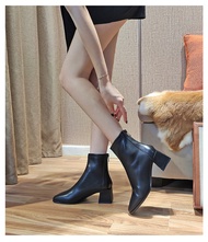 【Fashion Living】🌈รองเท้าบูทมาร์ติน รองเท้าแฟชั่น หัวสี่เหลี่ยม สวมใส่สบาย สไตล์อังกฤษ แฟชั่นสําหรับผู้หญิง พร้อมส่ง🚚