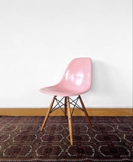 Eames 伊姆斯 DSW Wood Base 玻璃纖維椅 Modernica 美國制  粉紅色 00s 中古二手 Modernica Pink Fiberglass Shell Chair with