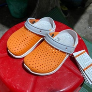 (Buy 1 pair get 2 Jibbitzs for Free) Crocs LiteRide Kid รองเท้าสำหรับเด็กนิ่มเบาใส่สบาย