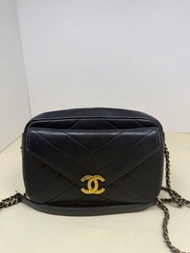 香奈兒chanel 22開 黑金羊皮 皮穿鏈條 相機包 21cm