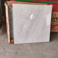 Granit Lantai 60x60 motif grey Polished murah