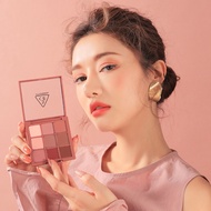 อายแชโดว์ Multi-Color Eyeshadow Palette A balanced set of 9 different shades for a versatile eye loo